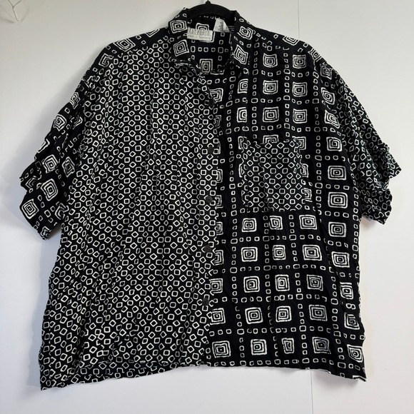 Passports by Pier 1 Imports Tops - Y2K Passports Pier 1 Imports Black White Geometric Rayon Button Up Shirt S